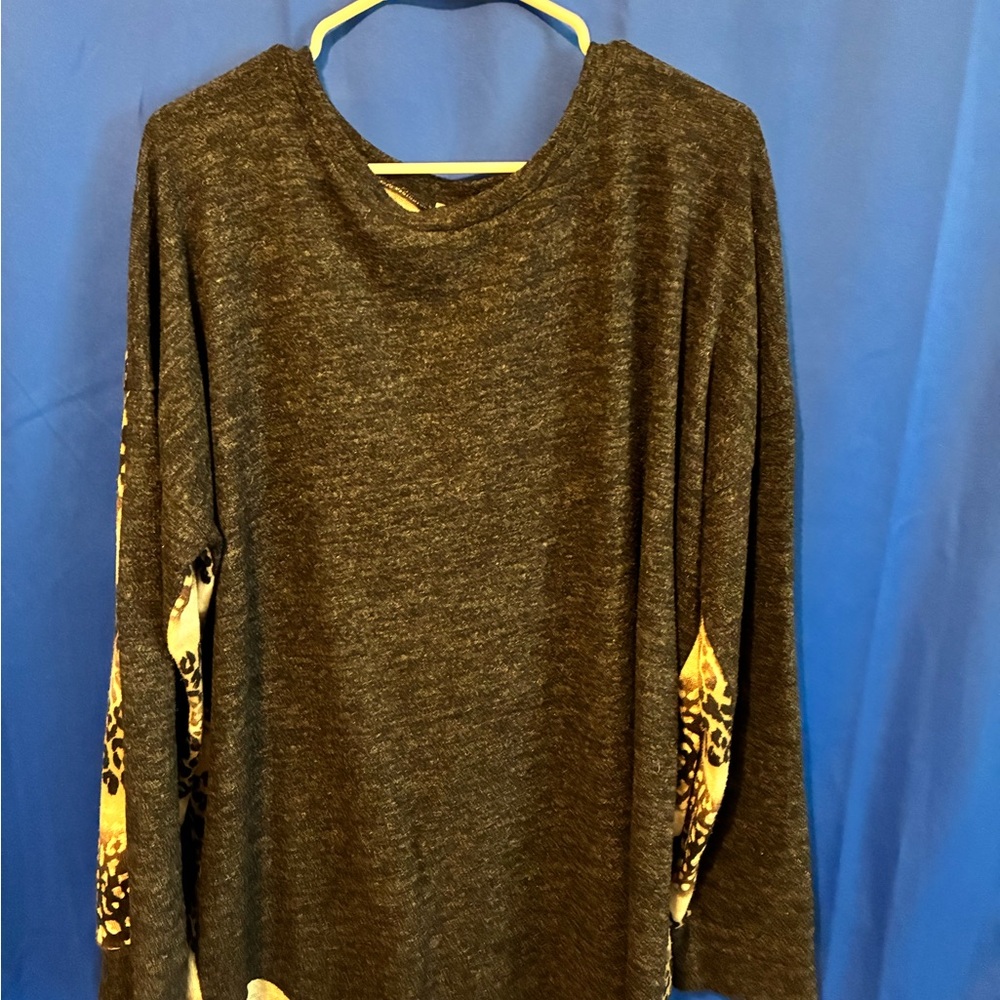 Acting Pro Charcoal Leopard Accent Sweatshirt